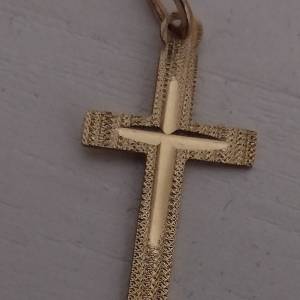 Zlatni privjesak križić 14 kt
