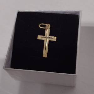 Zlatni privjesak križić 14 kt