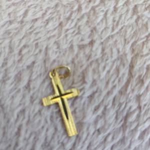 Zlatni privjesak križić 14 kt