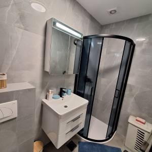 DUGOROČNI NAJAM - modera potpuno opremljen 2-soban stan Novalja (Gaj)