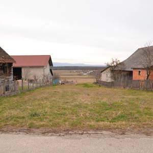 građevinsko zemljište 1.200 m² s pravomoćnom dozvolom - investicijski