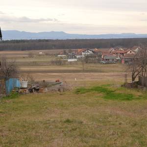 građevinsko zemljište 1.200 m² s pravomoćnom dozvolom - investicijski