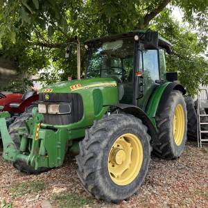 John Deere 5820