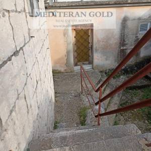 Kamena Kuća: Okrug Donji, za uređenje