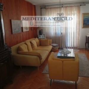 Kaštel Stari, prodaje se samostojeća kuća sa okućnicom