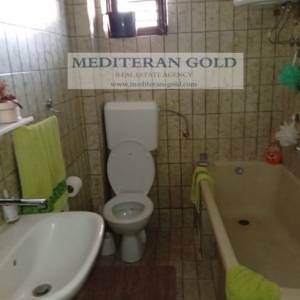 Kaštel Stari, prodaje se samostojeća kuća sa okućnicom