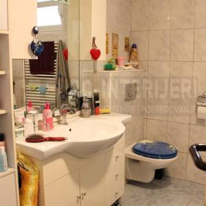 Kuća Zagreb, G. Vrapče, 298 m², 2 etaže kao 2 stana, 3 et. nedovršena