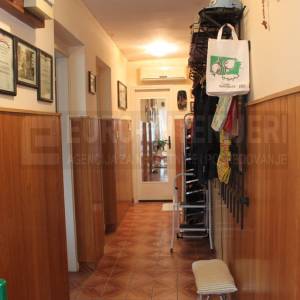 Kuća Zagreb, G. Vrapče, 298 m², 2 etaže kao 2 stana, 3 et. nedovršena