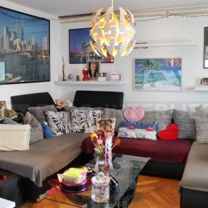 Kuća Zagreb, G. Vrapče, 298 m², 2 etaže kao 2 stana, 3 et. nedovršena