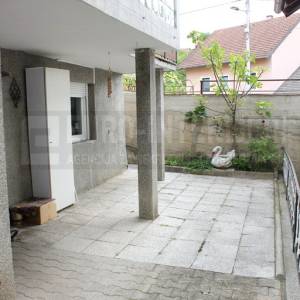 Kuća Zagreb, G. Vrapče, 298 m², 2 etaže kao 2 stana, 3 et. nedovršena