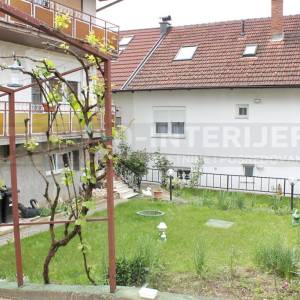 Kuća Zagreb, G. Vrapče, 298 m², 2 etaže kao 2 stana, 3 et. nedovršena