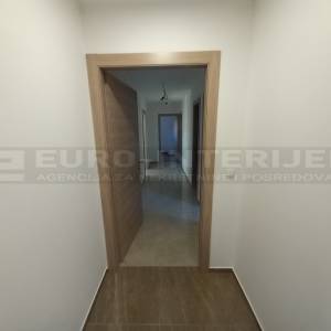 Požega, novouređen četverosoban stan 83 m², blizina centra