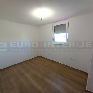 Požega, novouređen četverosoban stan 83 m², blizina centra