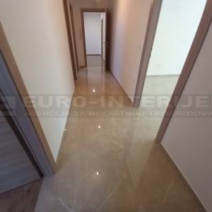 Požega, novouređen četverosoban stan 83 m², blizina centra