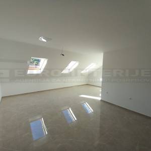 Požega, novouređen četverosoban stan 83 m², blizina centra