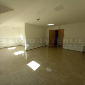 Požega, novouređen četverosoban stan 83 m², blizina centra