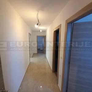Požega, novouređen četverosoban stan 83 m², blizina centra