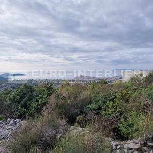 Primošten - zemljište 613 m² s građevinskom dozvolom