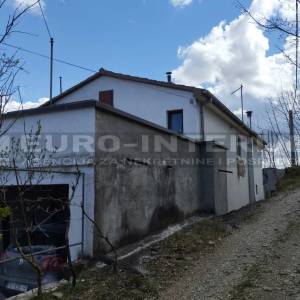 Prodajemo kuću u Istri - okolica Buzeta s dvorištem i voćnjakom