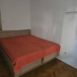 Stan 72m2 za najam adaptiran 3 sobni blizina ekon. i veter. fakulteta