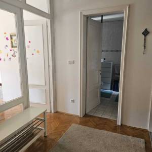 Stan 72m2 za najam adaptiran 3 sobni blizina ekon. i veter. fakulteta