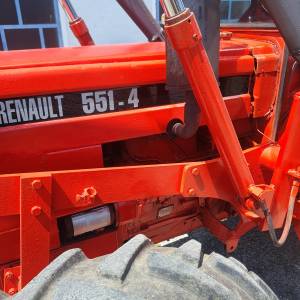 Traktor Renault 551-4 sa utovarivačem