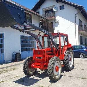 Traktor Renault 551-4 sa utovarivačem