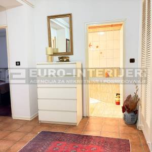 Zagreb Brozova ul. trosoban stan ukupne površine 78 m² + PM