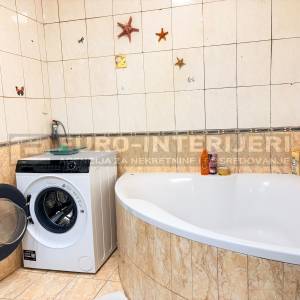 Zagreb Brozova ul. trosoban stan ukupne površine 78 m² + PM