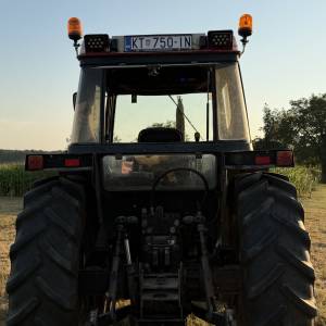 Case 856 XL sa novim utovarivacem