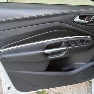 Ford Kuga 1,5 automatikVIGNALE/PREMIUM OPREMAVELIKI SERVIS