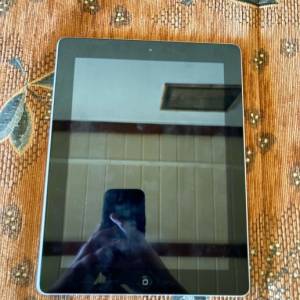iPad 3 (64 GB) Wi-Fi - Očuvan, iOS 9 + Kabel i punjač (čitaj opis)