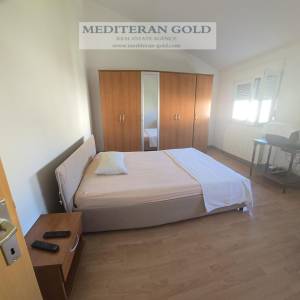 Kaštel Lukšić, kuća sa garažom