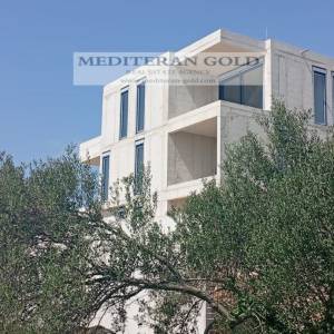 Kaštel Novi, Trosoban stan, novogradnja, sa vrtom