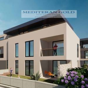 Kaštel Novi, Trosoban stan, novogradnja, sa vrtom