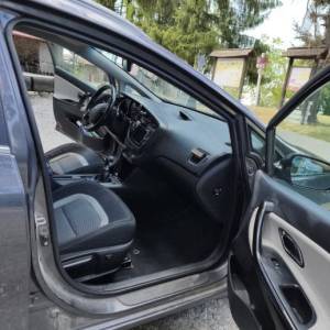 Kia Ceed (cee'd) Sportswagon 1,6 CRDi + 2 seta guma