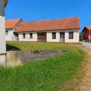 Kuća s velikim zemljištem – Dubravčani (Općina Netretić)