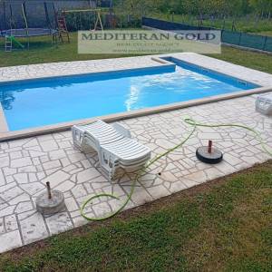 Labin, na mirnoj i atraktivnoj lokaciji,kuća s bazenom, useljivo odmah