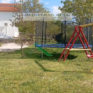 Labin, na mirnoj i atraktivnoj lokaciji,kuća s bazenom, useljivo odmah