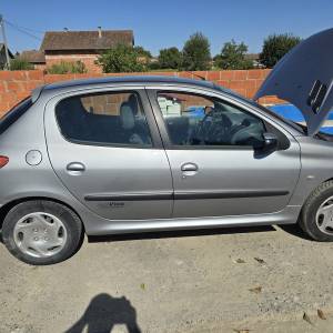 Na prodaju peugeot 206  benzin registriran