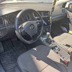 Prodajem Golf 7 Variant 2018g,automatik