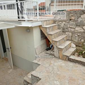 RENOVIRANA STARA KAMENA KUĆA U NIZU – OKRUG DONJI, ČIOVO