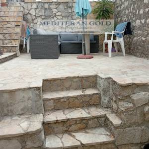 RENOVIRANA STARA KAMENA KUĆA U NIZU – OKRUG DONJI, ČIOVO