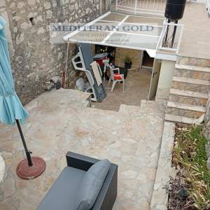 RENOVIRANA STARA KAMENA KUĆA U NIZU – OKRUG DONJI, ČIOVO