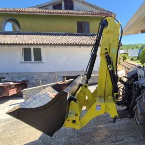 Straznji traktorski utovarivač 1.6 m - 1 t nosivosti