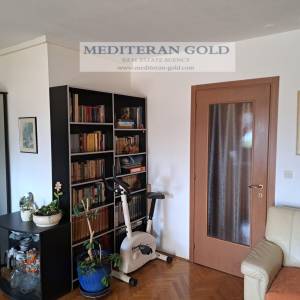 Trosoban stan, Split, sa dva garažna mjesta u cijeni