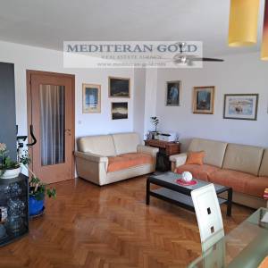 Trosoban stan, Split, sa dva garažna mjesta u cijeni