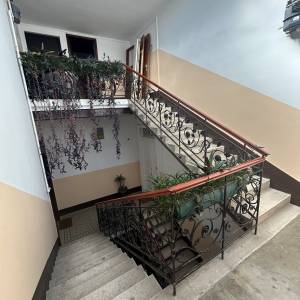 CENTAR - Dvoetažni 5-soban stan za adaptaciju 120 m2 s pogledom!