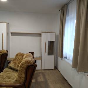 Iznajmljujem stan i poslovni prostor