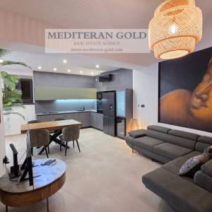 Kaštel Stari, centar, uređeni aparman blizu mora